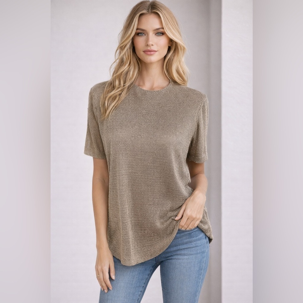 City Girl Petites Size 8 Gold/black Short Sleeve Top With Sparkle